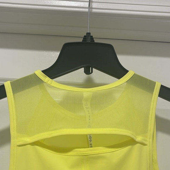 Lululemon Sculpt Tank Size 2 Electric Yellow ELLE NWT Neon Highlighter Mesh - Picture 8 of 8